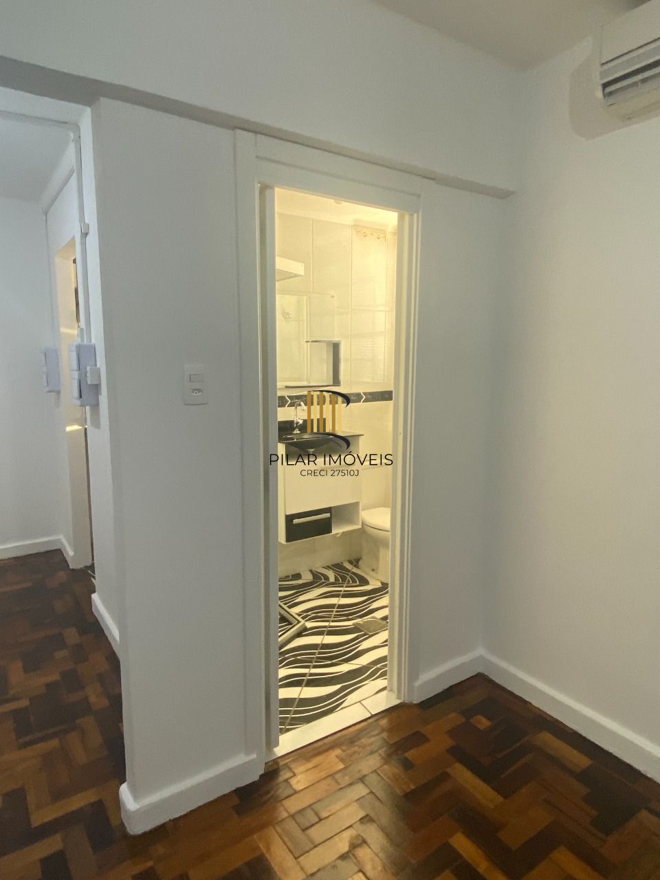 APARTAMENTO STUDIO, COM VISTA PARA O GUAÍBA NO CENTRO HISTÓRICO