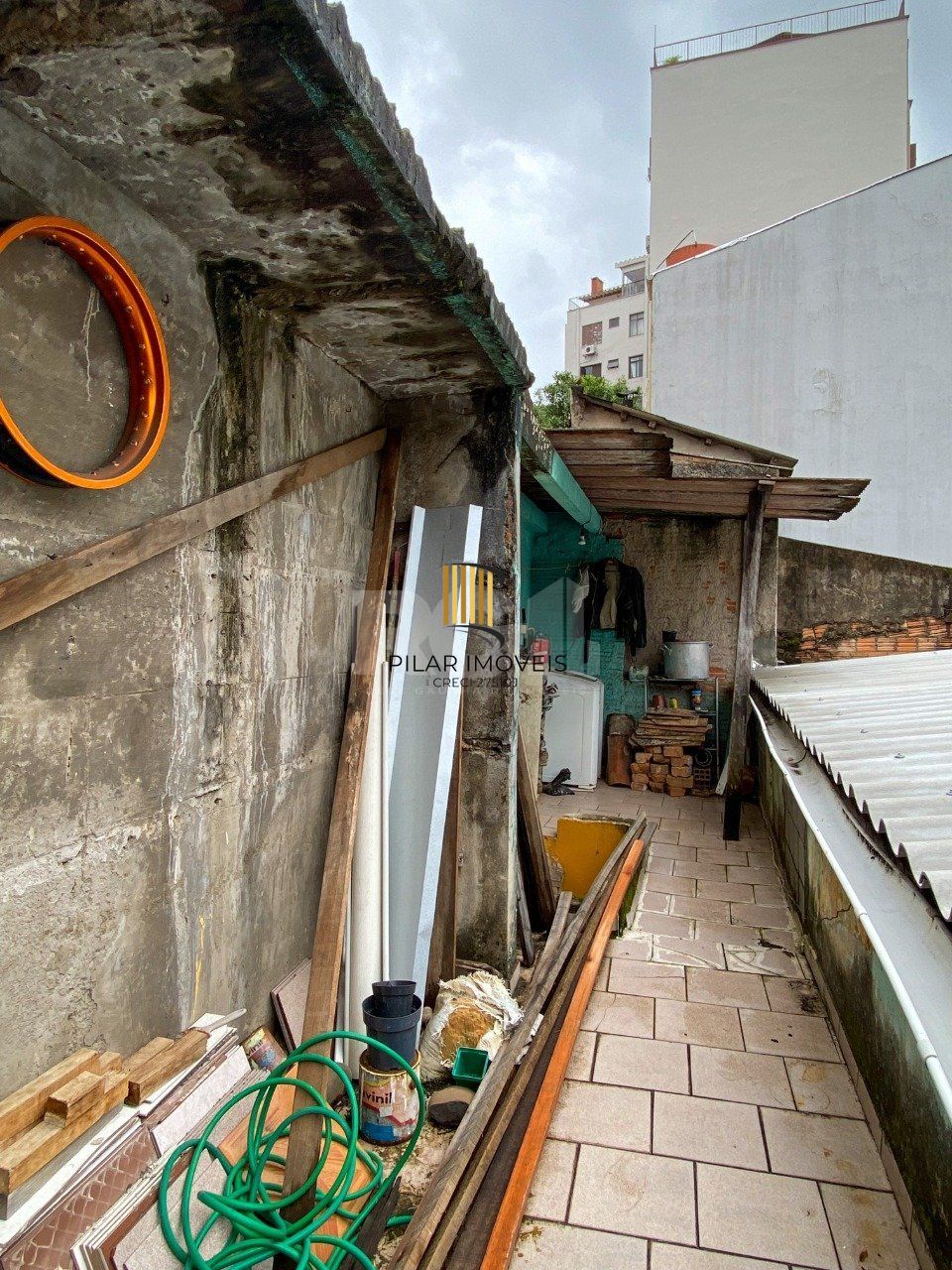 Casa de esquina com 64m², próximo ao Cais Embarcadero