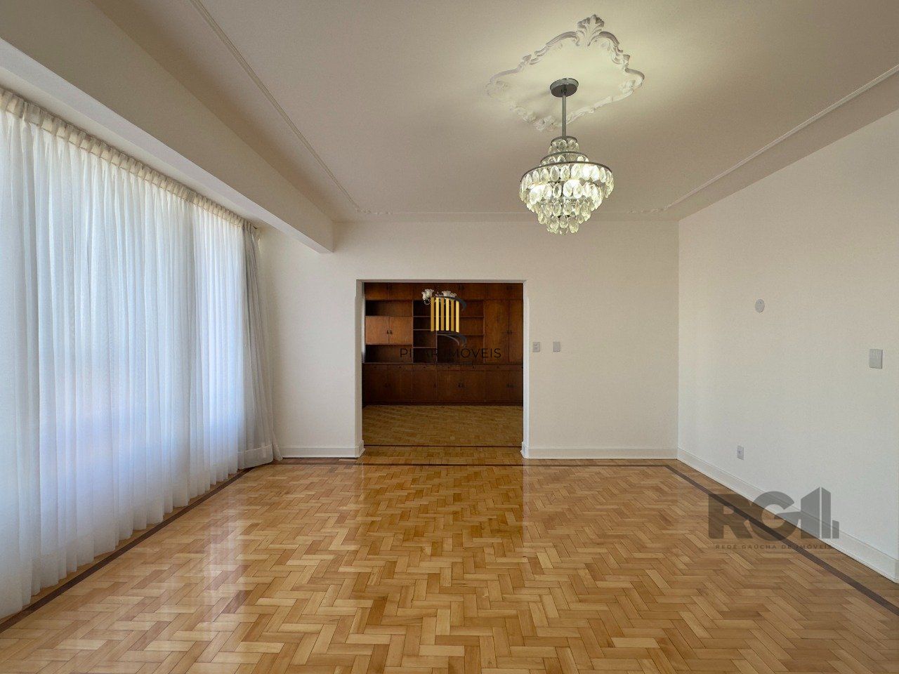 SUPER APARTAMENTO REFORMADO DE 3 DORMITÓRIOS EM ÓTIMA LOCALIZAÇÃO NA DUQUE
