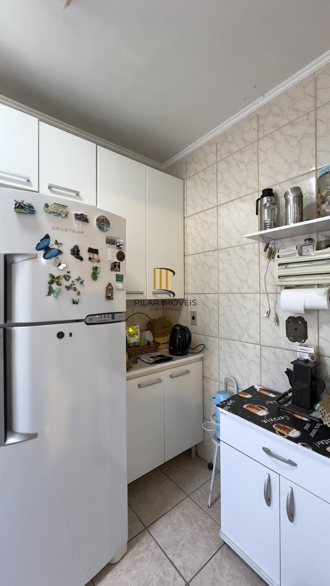 Apartamento semimobiliado 2 dormitórios com vaga de garagem no Centro Histórico