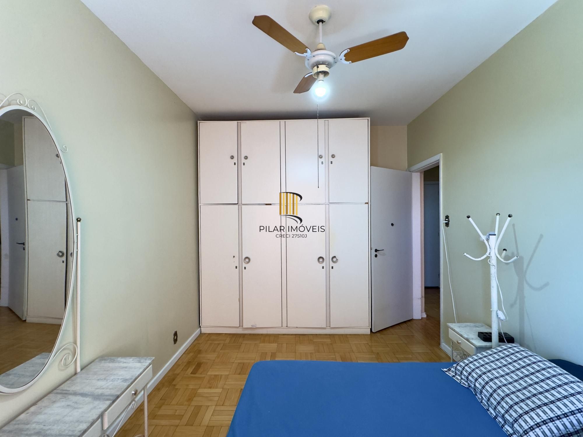 Apartamento 1 dormitório amplo, em andar alto com vista, no Centro Histórico