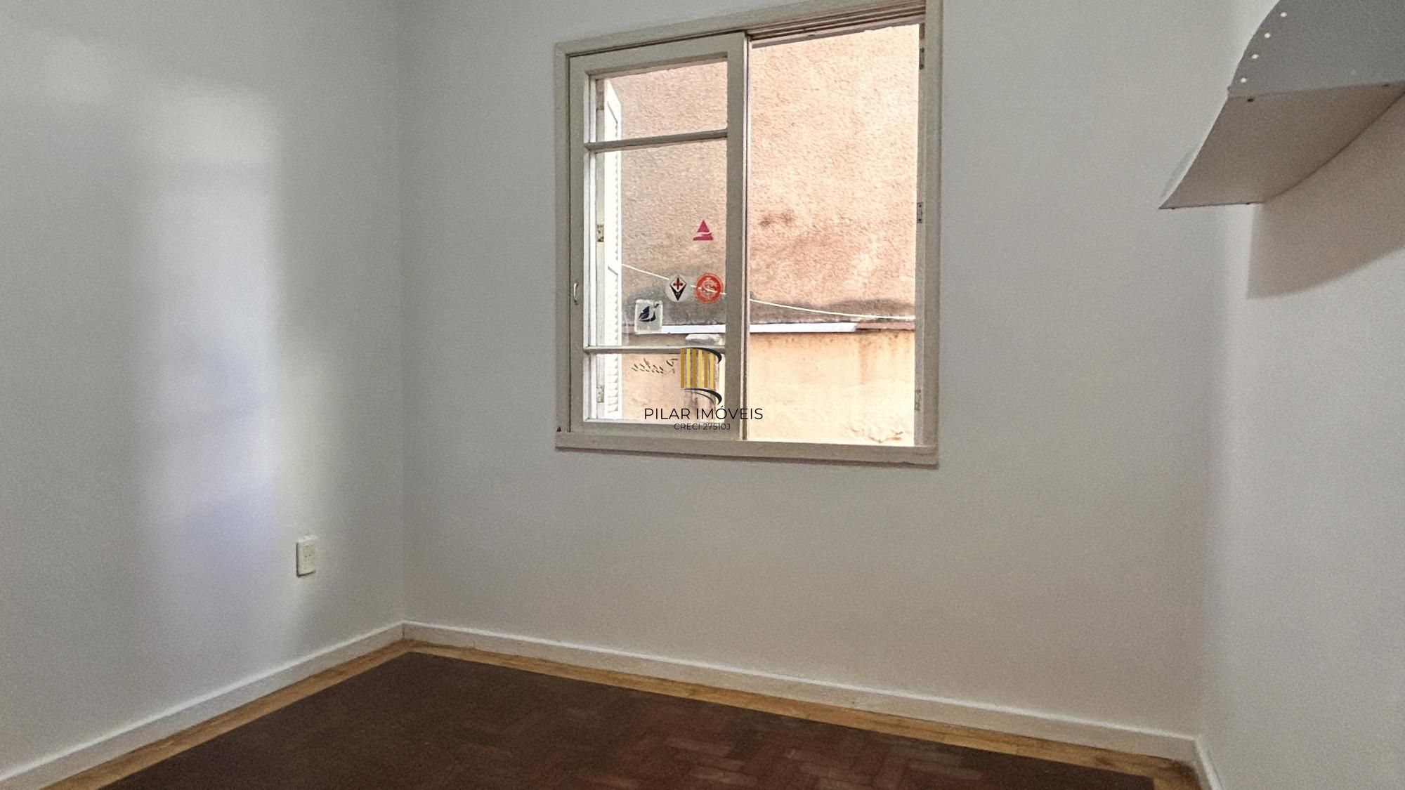 Apartamento 2 dormitórios com pátio