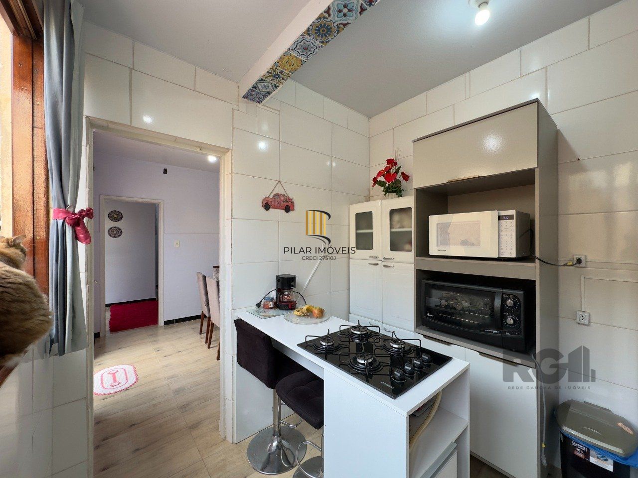 APARTAMENTO 1 DORMITÓRIO COM PÁTIO, DE FRENTE, PRÓXIMO À ORLA DO GUAÍBA NO CENTRO HISTÓRICO