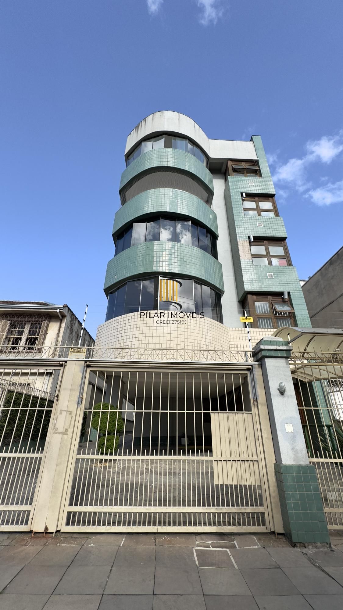 APARTAMENTO 1 DORMITÓRIO COM VAGA DE GARAGEM NO BAIRRO SANTANA