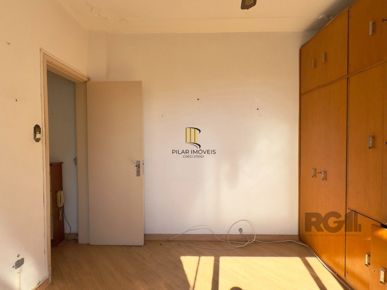 APARTAMENTO MOBILIADO DE 2 DORMITÓRIOS, TOTALMENTE REFORMADO, NO CENTRO HISTÓRICO