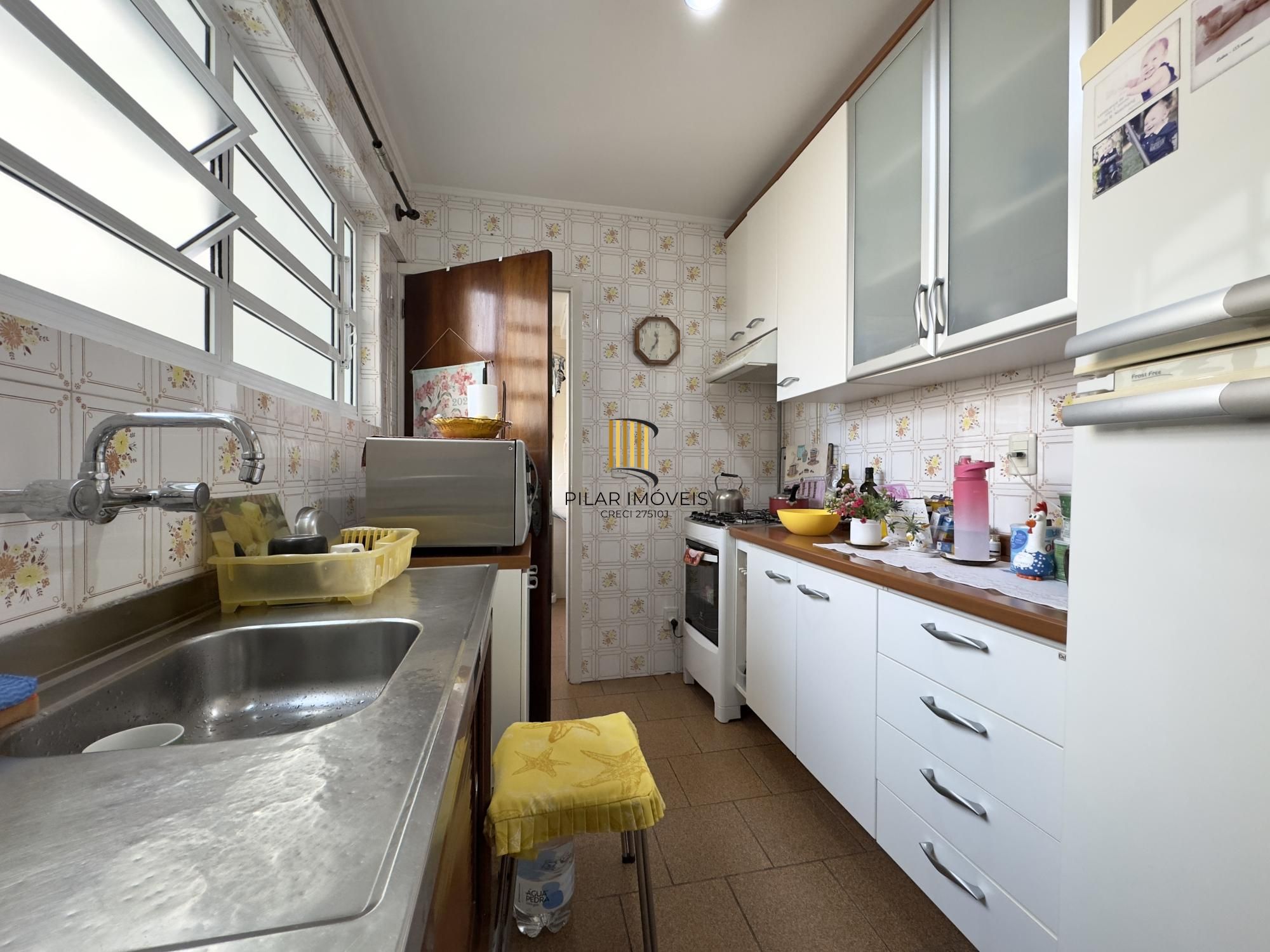 APARTAMENTO 2 DORMITÓRIOS COM PEÇAS AMPLAS NO CENTRO HISTÓRICO