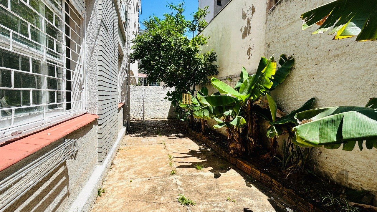 APARTAMENTO GARDEN 3 DORMITÓRIOS COM VAGA DE GARAGEM NO MENINO DEUS