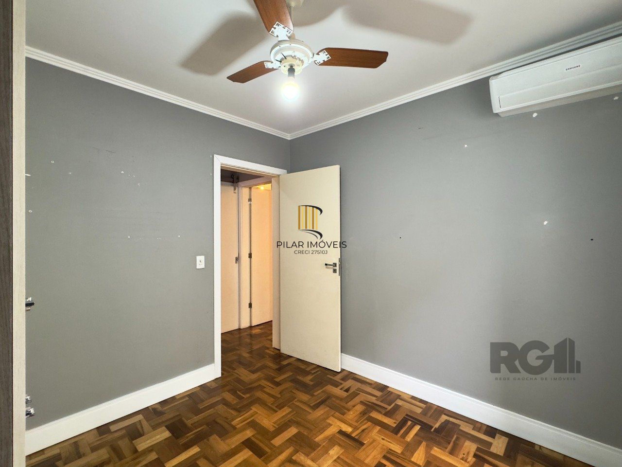 APARTAMENTO 2 DORMITÓRIOS SEMIMOBILIADO E REFORMADO NO CENTRO HISTÓRICO