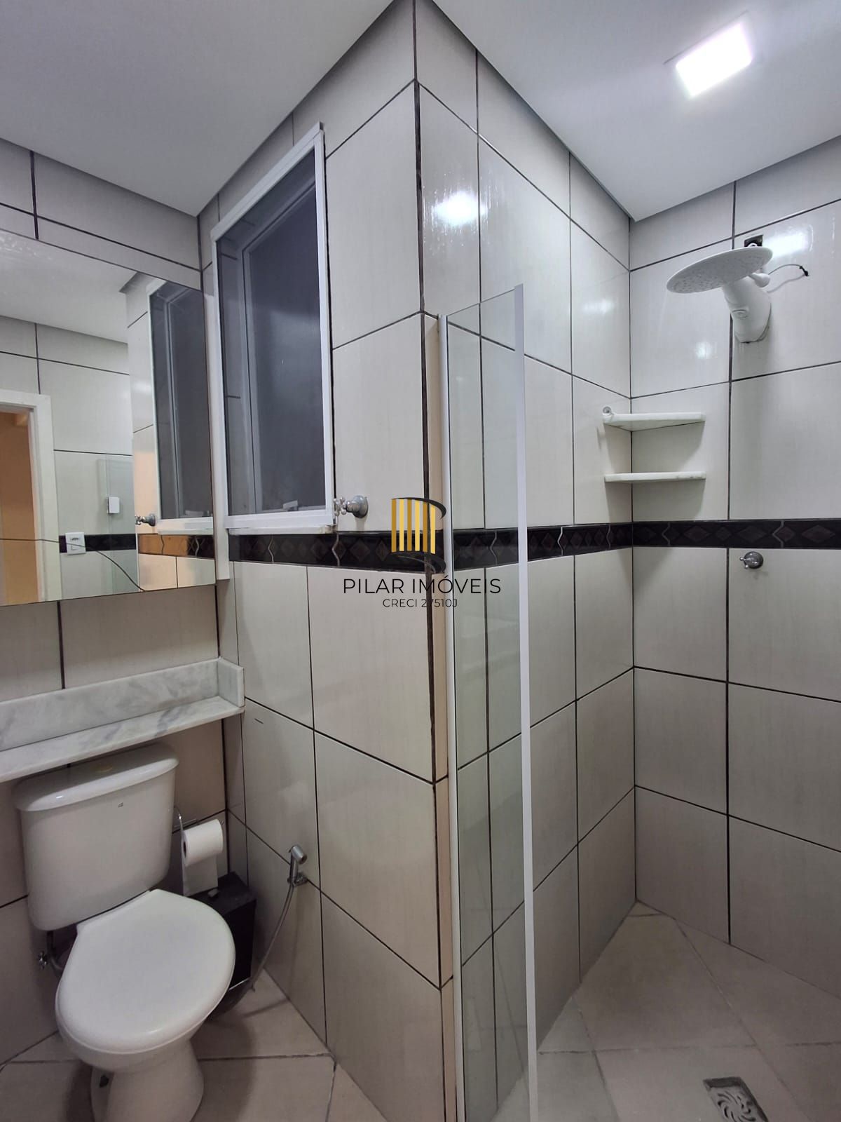 Apartamento 2 dormitórios, pronto para entrar e morar e próximo do Cais Embarcadero.