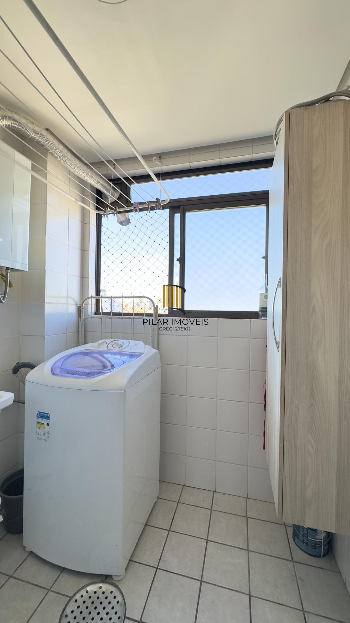 Apartamento 2 dormitórios, com lavabo e vaga de garagem na Cidade Baixa