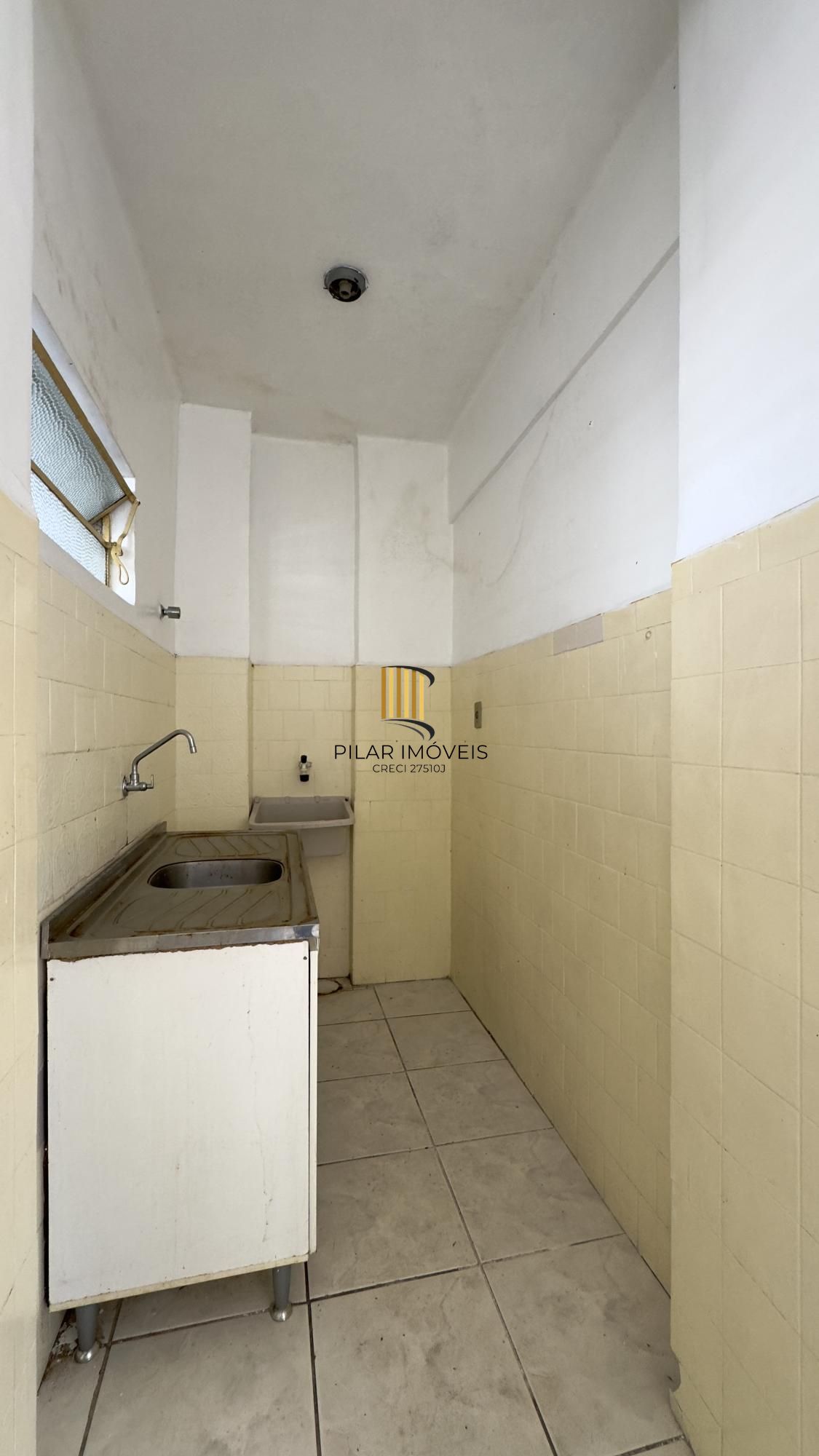 Apartamento 1 dormitório com vista e muito potencial no Centro Histórico