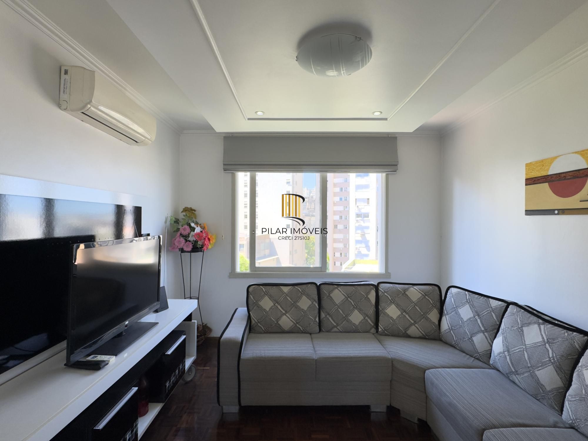 Apartamento mobiliado de 71m², com 2 dormitórios, sendo 1 suíte e vaga no Centro