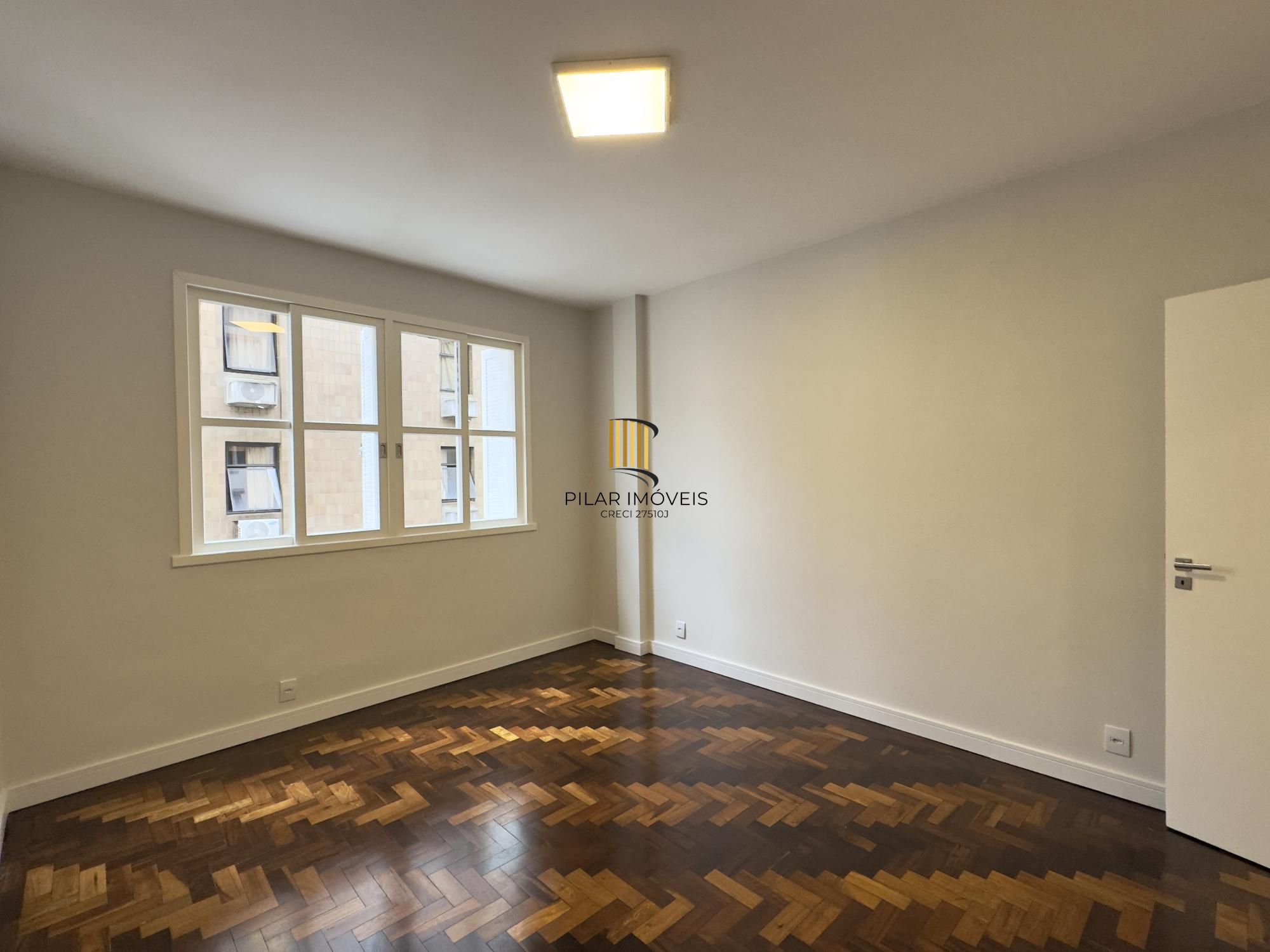 Apartamento reformado de 103m², 3 dormitórios, sendo 1 suíte no Centro Histórico