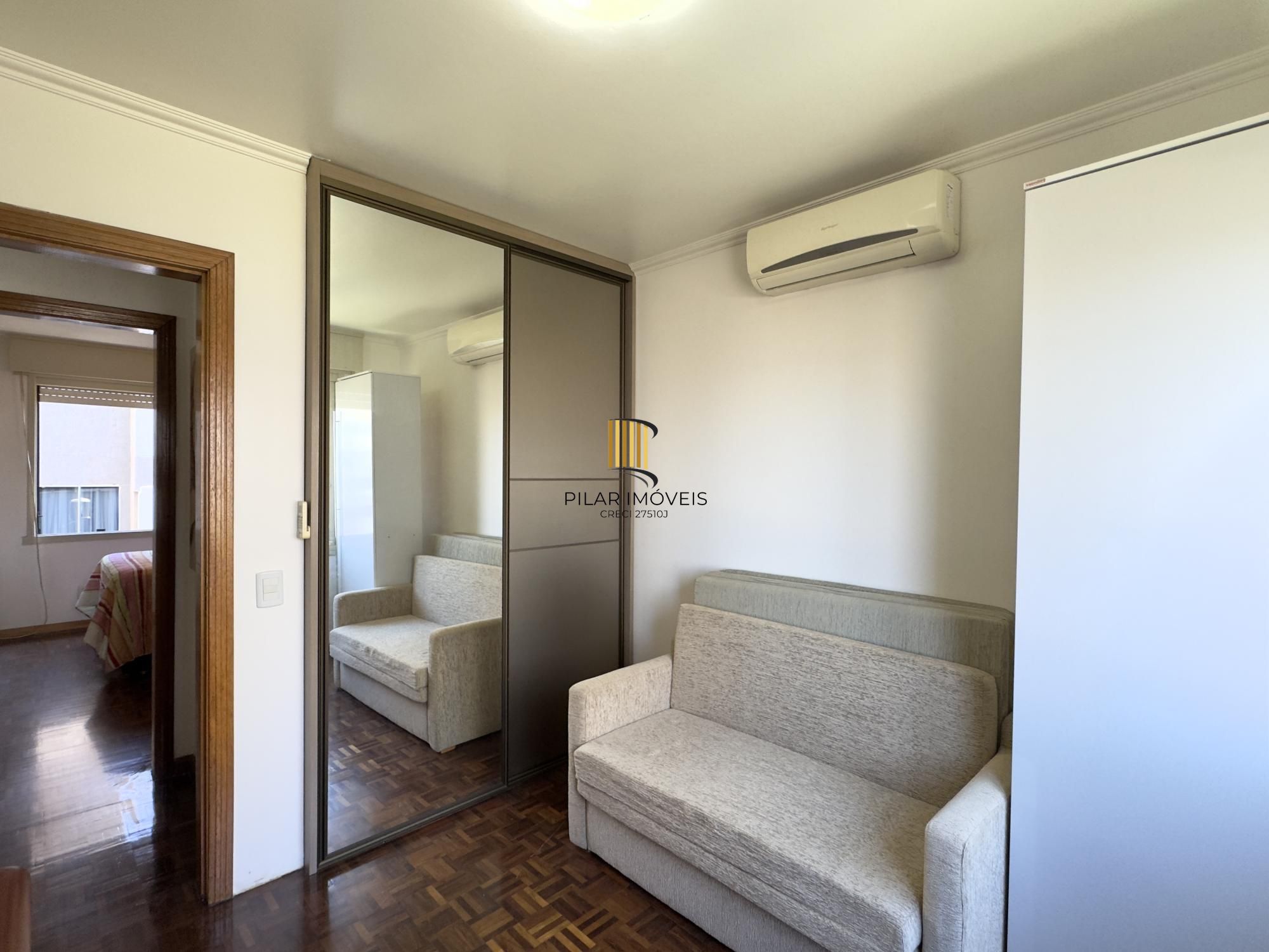 Apartamento mobiliado de 71m², com 2 dormitórios, sendo 1 suíte e vaga no Centro