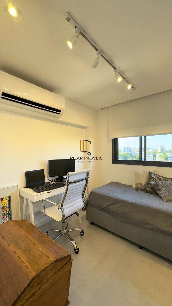 APARTAMENTO MOBILIADO 2 DORMITÓRIOS TRANSFORMADO EM 1 DORMITÓRIO, JUNTO AO MENINO DEUS