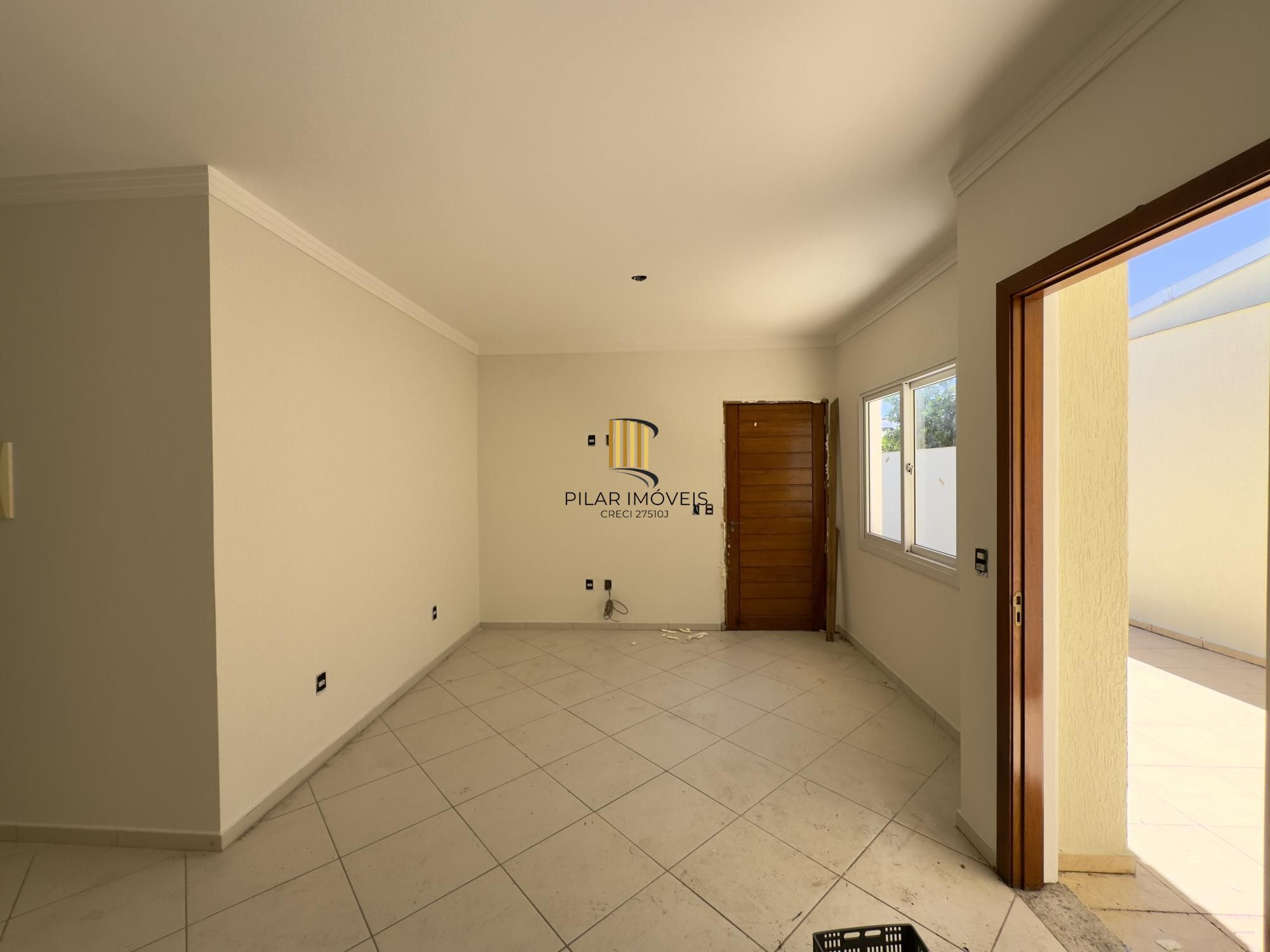 Casa em condomínio com 2 dormitórios, vaga de garagem e churrasqueira na Olaria