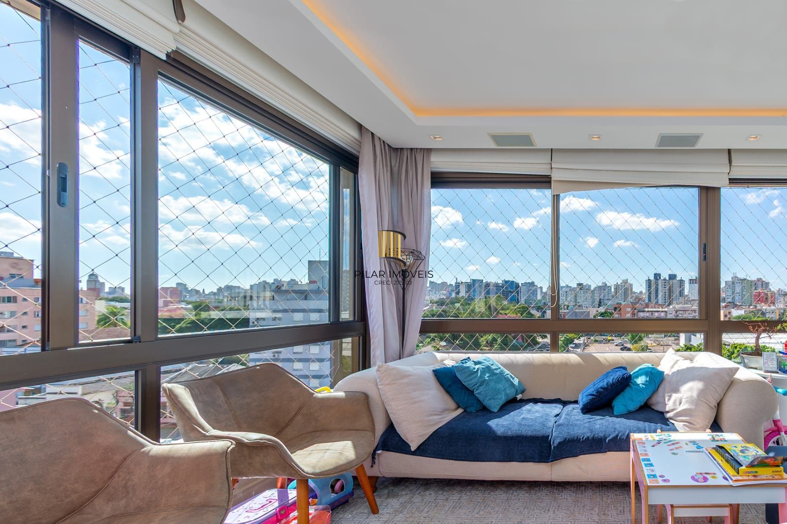 APARTAMENTODE 3 DORMITÓRIO COM SUÍTE E 2 VAGAS DE GARAGEM NO MENINO DEUS