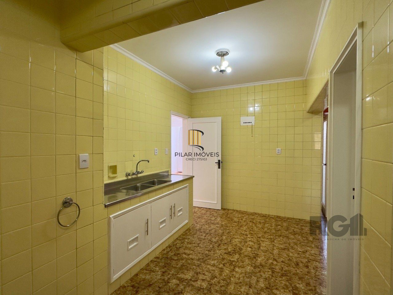 SUPER APARTAMENTO REFORMADO DE 3 DORMITÓRIOS EM ÓTIMA LOCALIZAÇÃO NA DUQUE