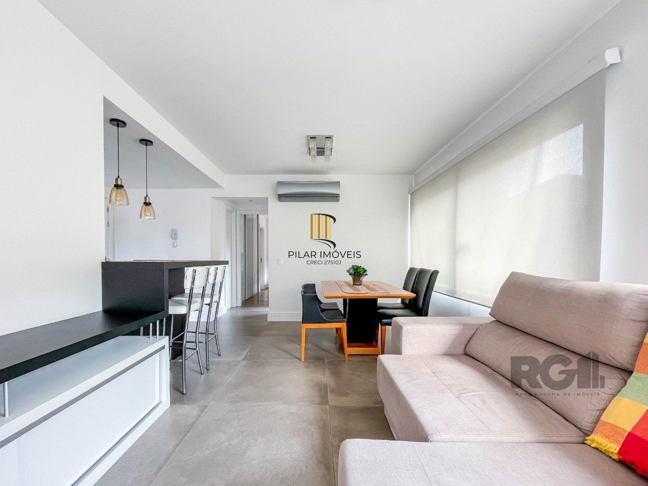 APARTAMENTO MOBILIADO 70M² DE 2 DORMITÓRIOS E 1 VAGA - BAIRRO MENINO DEUS