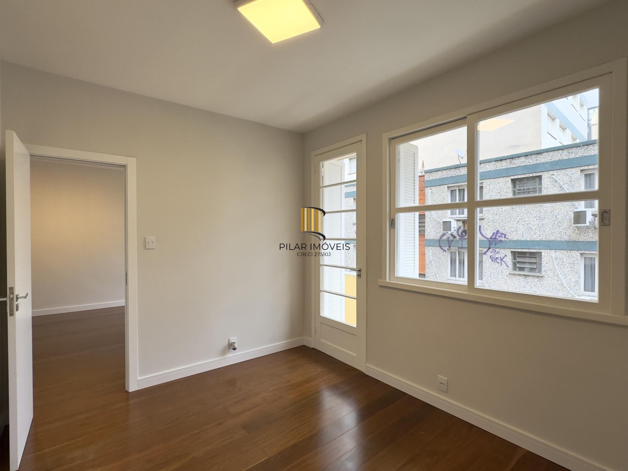 Apartamento reformado de 103m², 3 dormitórios, sendo 1 suíte no Centro Histórico