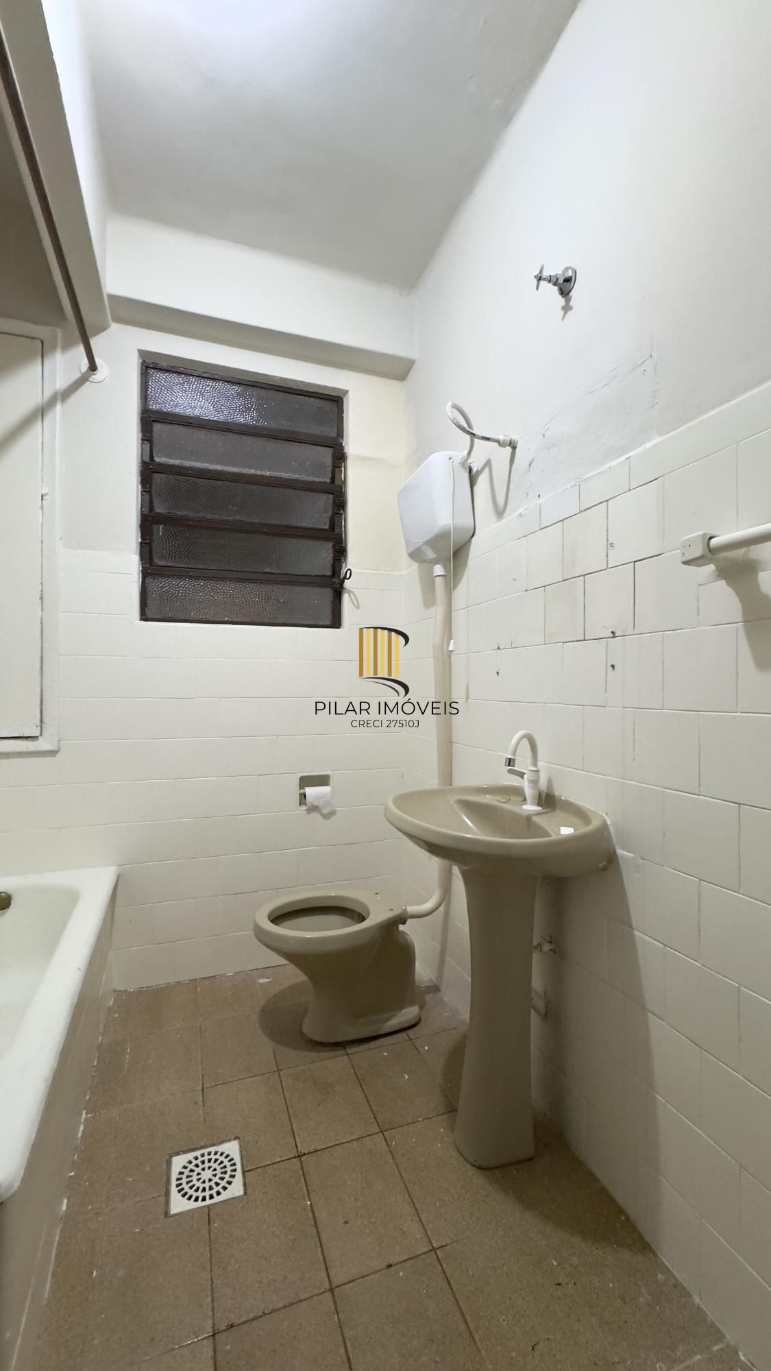 Apartamento de 62m², 2 dormitórios com banheiro auxiliar no Centro Histórico