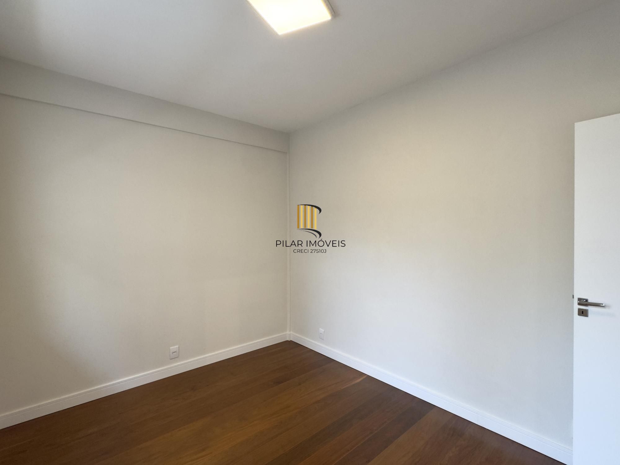 Apartamento reformado de 103m², 3 dormitórios, sendo 1 suíte no Centro Histórico