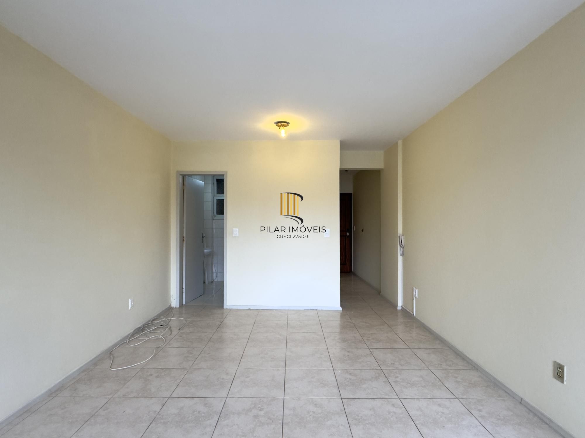 APARTAMENTO COM SACADA JUNTO À ORLA DO GUAÍBA NO CENTRO HISTÓRICO