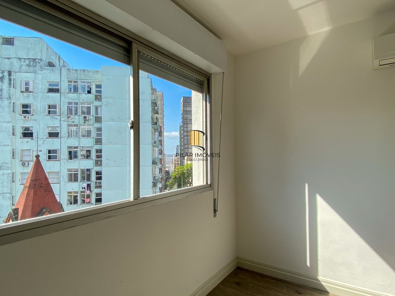 APARTAMENTO DE FRENTE, 1 DORMITÓRIO COM VAGA DE GARAGEM NA DUQUE