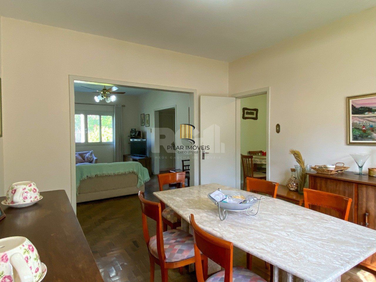 Casa com 4 dormitórios, no bairro Nossa Senhora das Graças em Canoas/RS