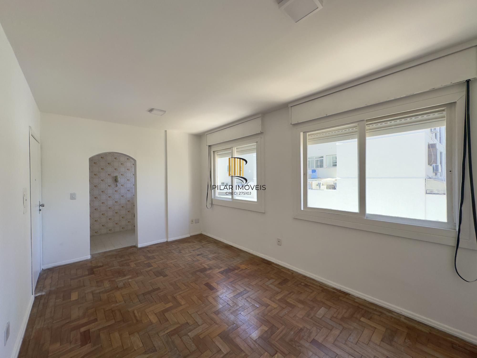 Studio com 28m² super bem iluminado, em ótima localização no Centro Histórico