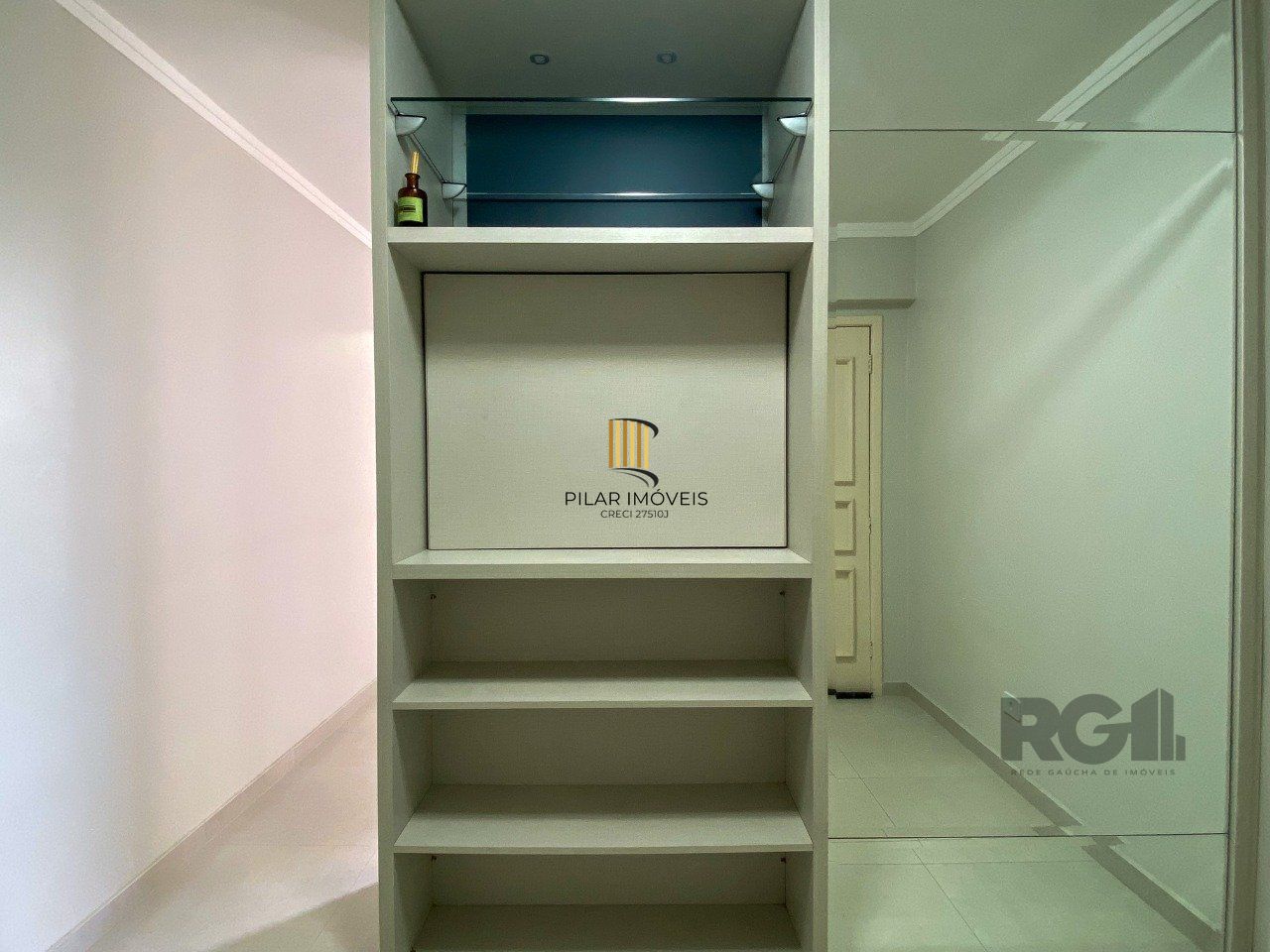 APARTAMENTO SEMIMOBILIADO COM PORTARIA NO CENTRO HISTÓRICO