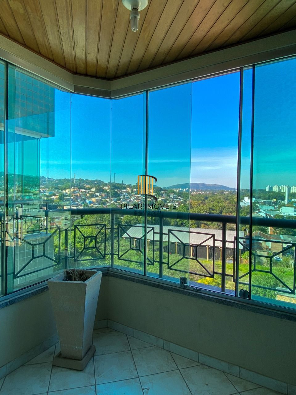Apartamento 2 dormitórios, com vaga de garagem na Avenida Cavalhada