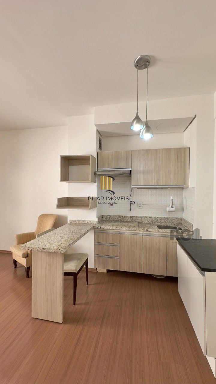 STUDIO SEMIMOBILIADO COM VAGA DE GARAGEM NO CENTRO HISTÓRICO