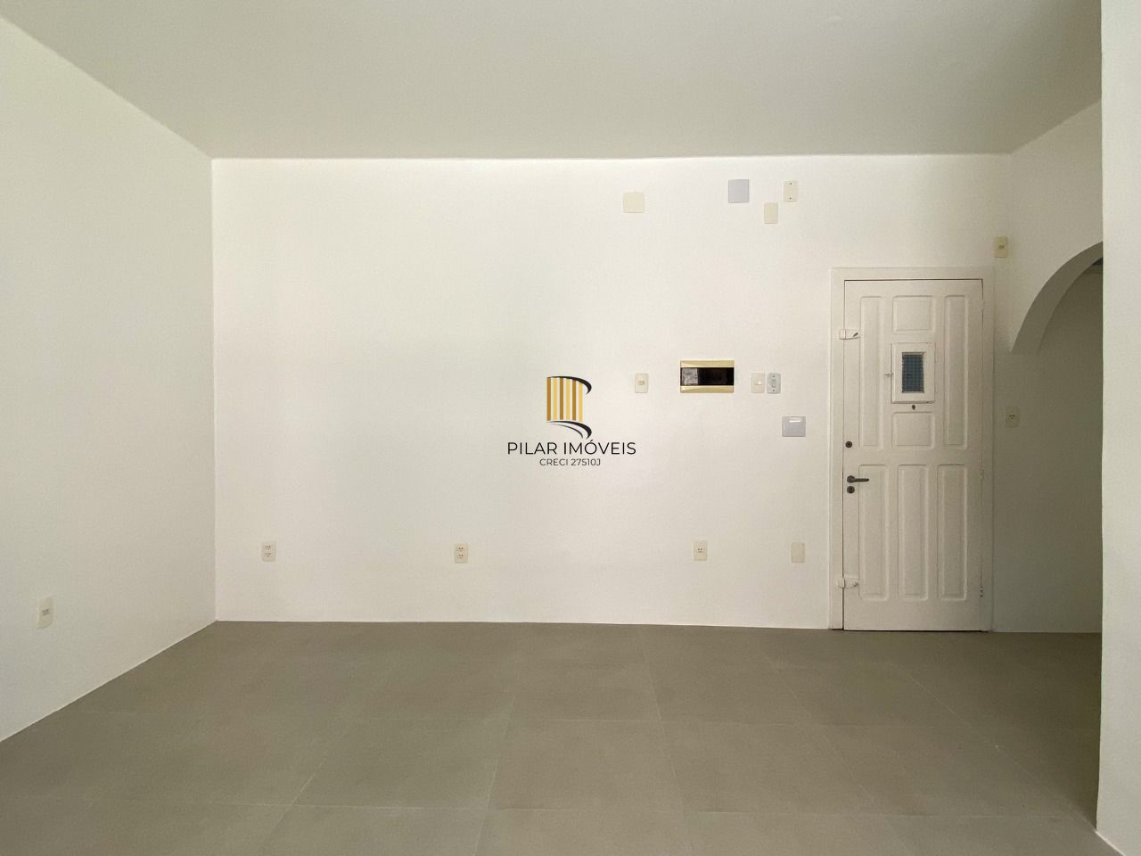 Studio com ótimo tamanho na Cidade Baixa