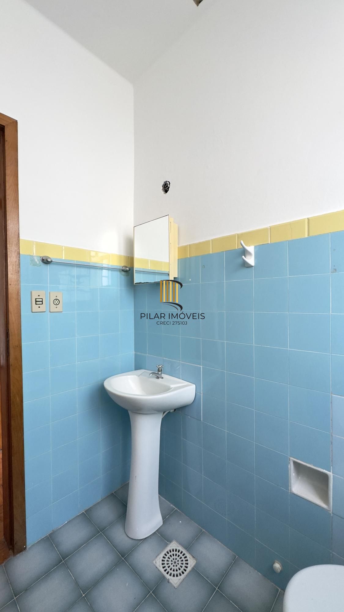APARTAMENTO 2 DORMITÓRIOS COM PEÇAS AMPLAS NO BAIRRO PRAIA DE BELAS