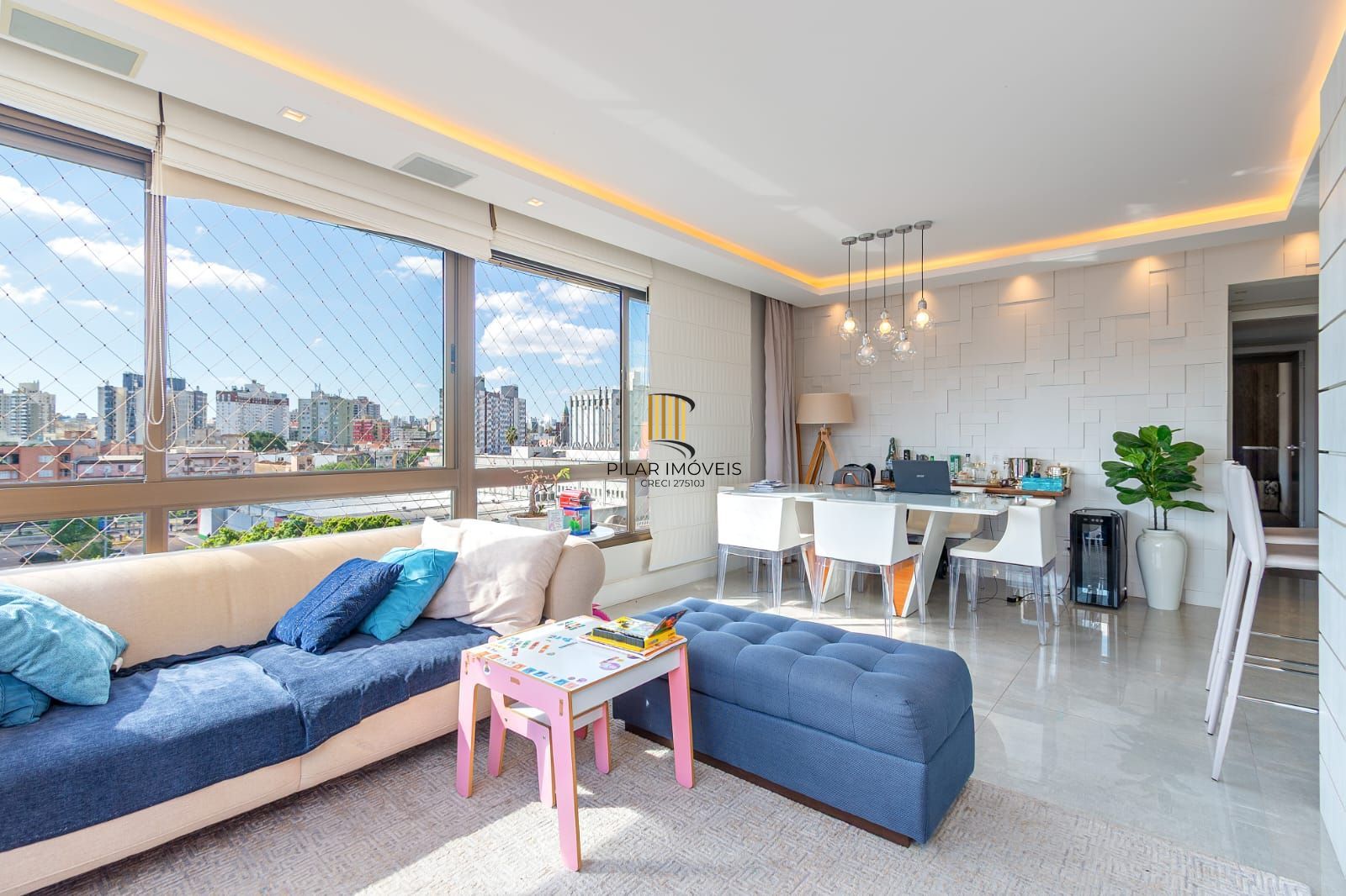 APARTAMENTODE 3 DORMITÓRIO COM SUÍTE E 2 VAGAS DE GARAGEM NO MENINO DEUS