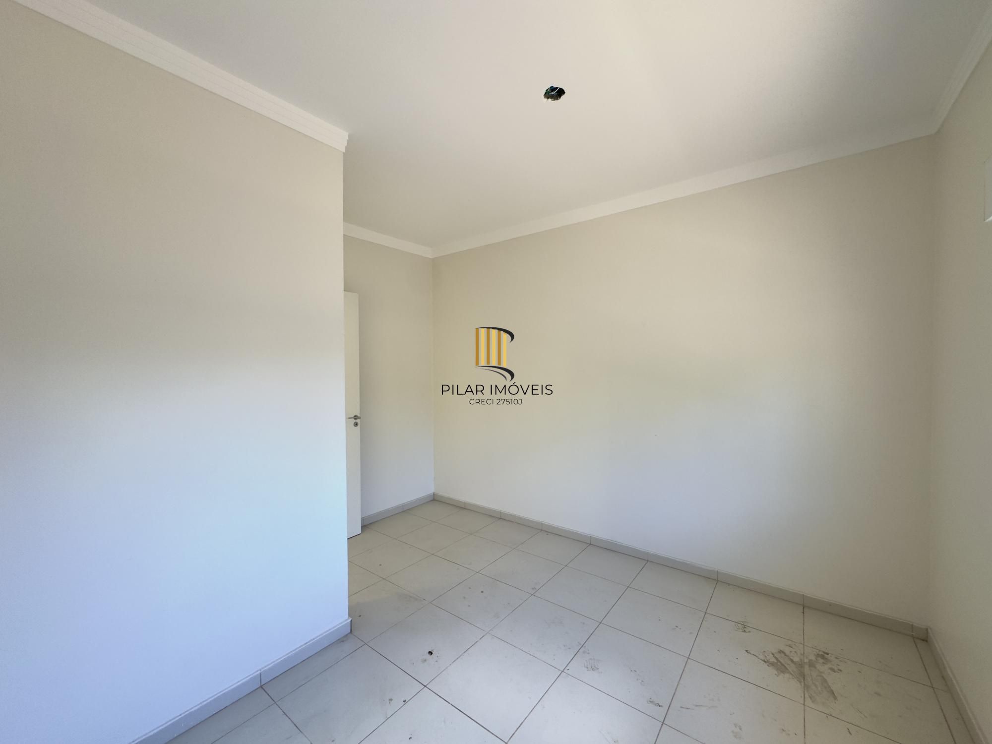 Casa em condomínio com 2 dormitórios, vaga de garagem e churrasqueira na Olaria