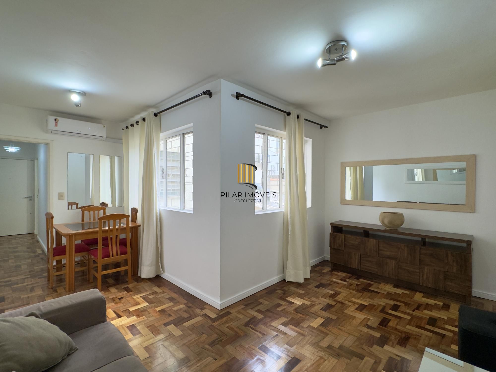 Apartamento de 3 dormitórios, super amplo e bem iluminado no Centro Histórico