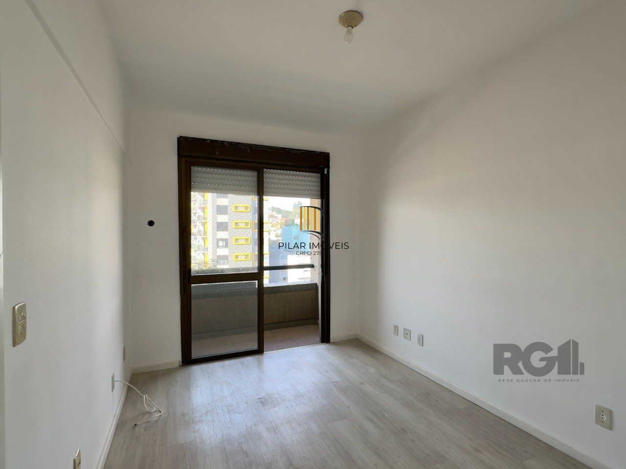 COBERTURA COM 174M², DE FRENTE, 3 DORMITÓRIOS, EM ÓTIMA LOCALIZAÇÃO NO MENINO DEUS