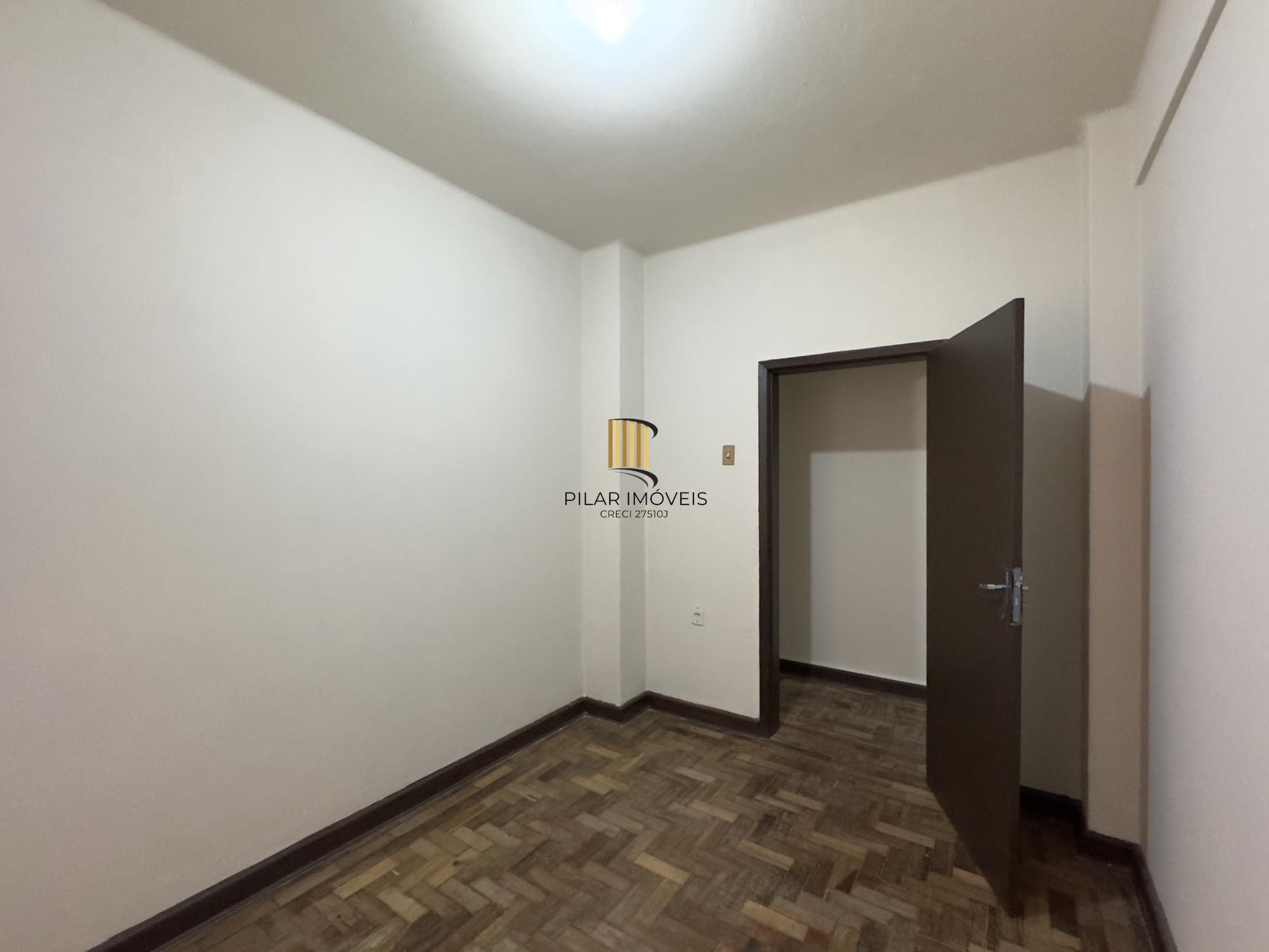 Apartamento de 62m², 2 dormitórios com banheiro auxiliar no Centro Histórico