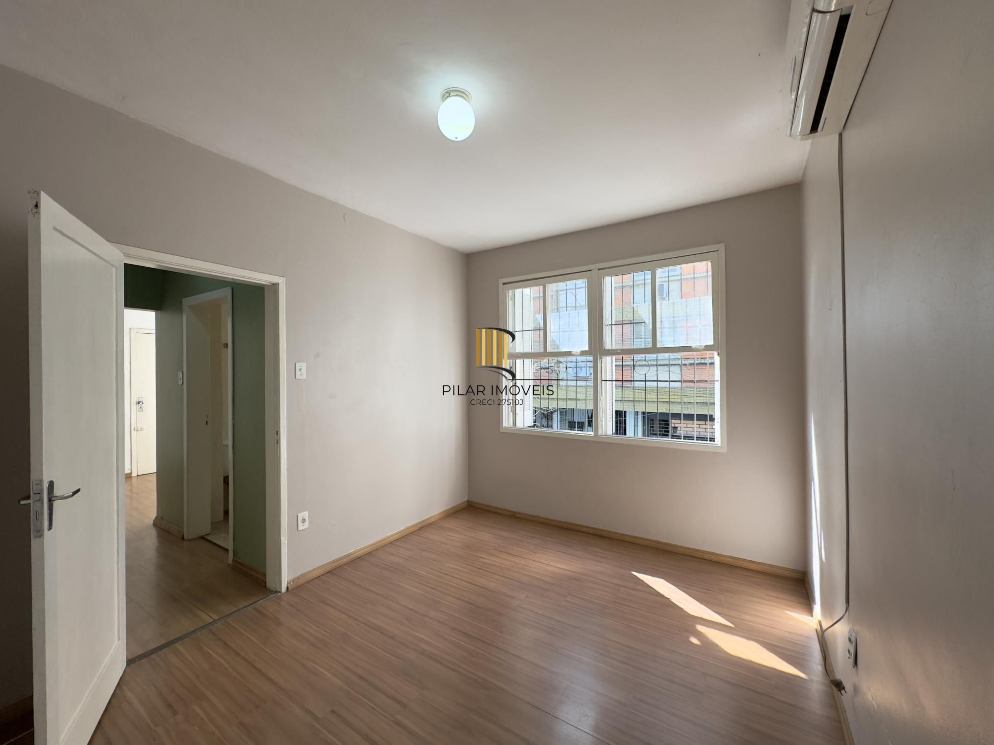 Apartamento reformado de 1 dormitório ensolarado e amplo no Centro Histórico