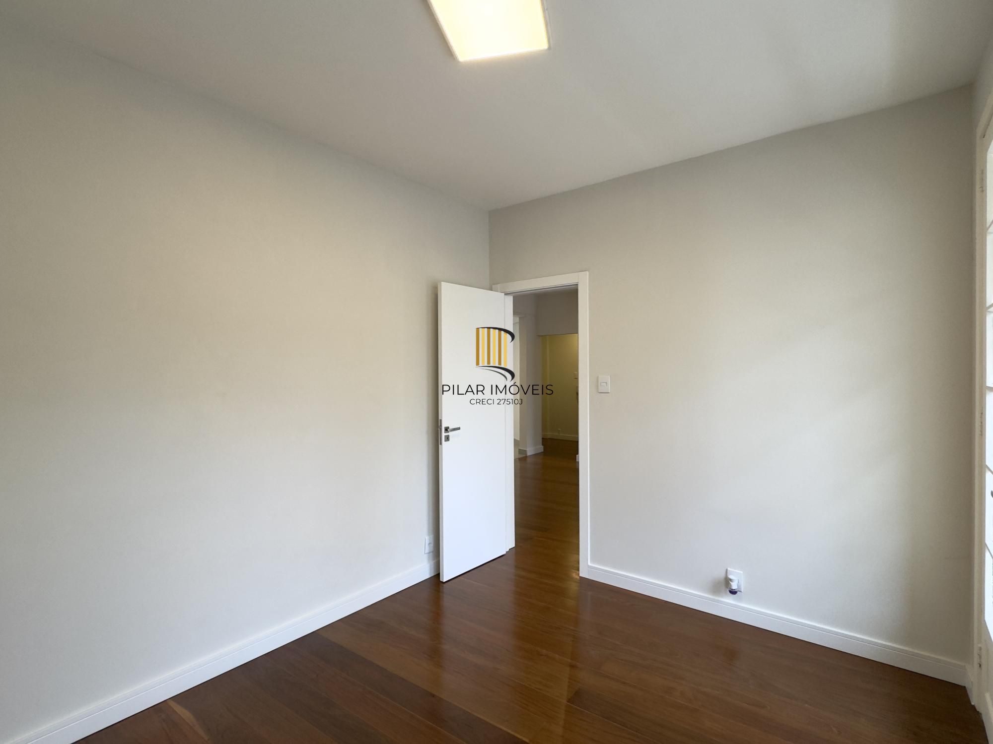 Apartamento reformado de 103m², 3 dormitórios, sendo 1 suíte no Centro Histórico