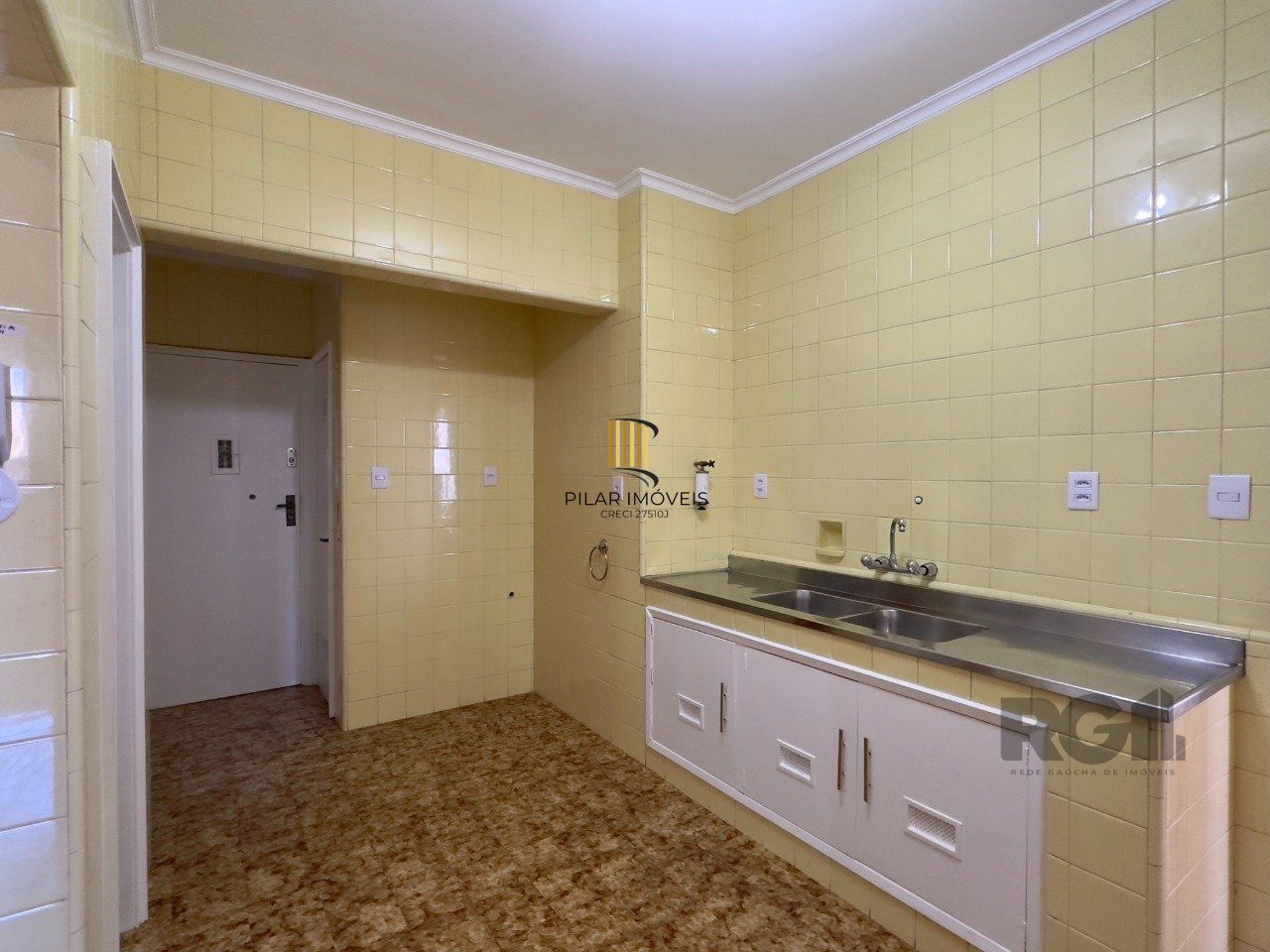SUPER APARTAMENTO REFORMADO DE 3 DORMITÓRIOS EM ÓTIMA LOCALIZAÇÃO NA DUQUE