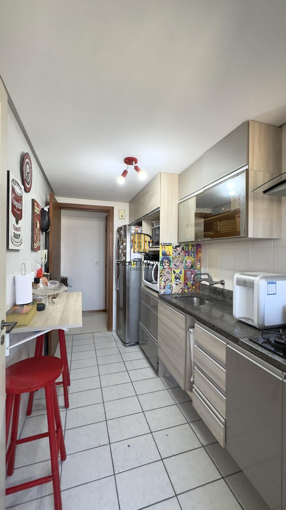 Apartamento 2 dormitórios, com lavabo e vaga de garagem na Cidade Baixa