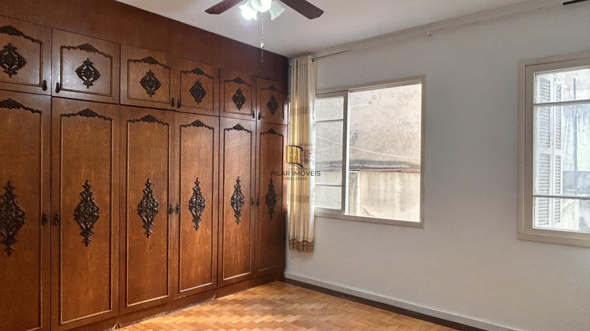 Apartamento 2 dormitórios com pátio
