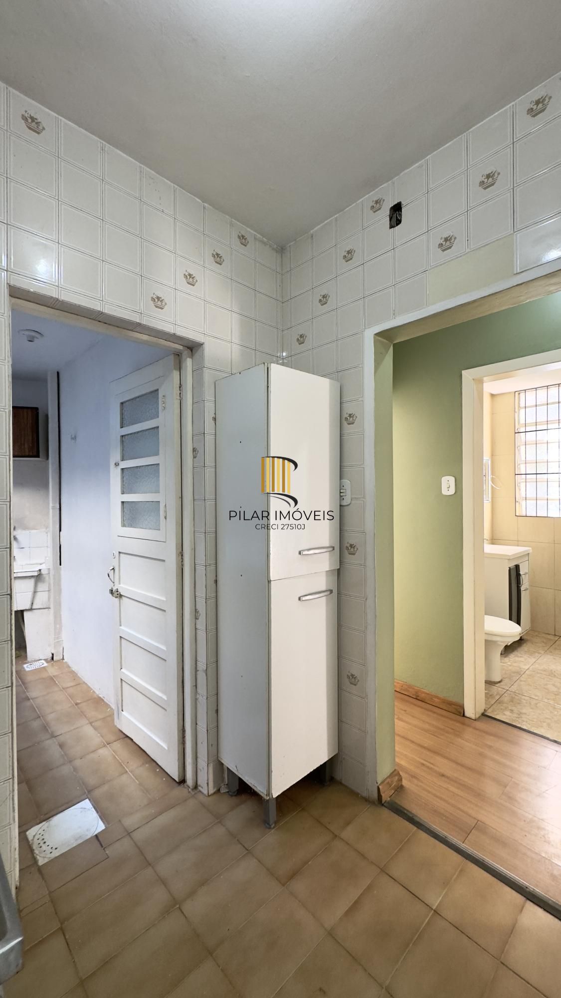 Apartamento reformado de 1 dormitório ensolarado e amplo no Centro Histórico