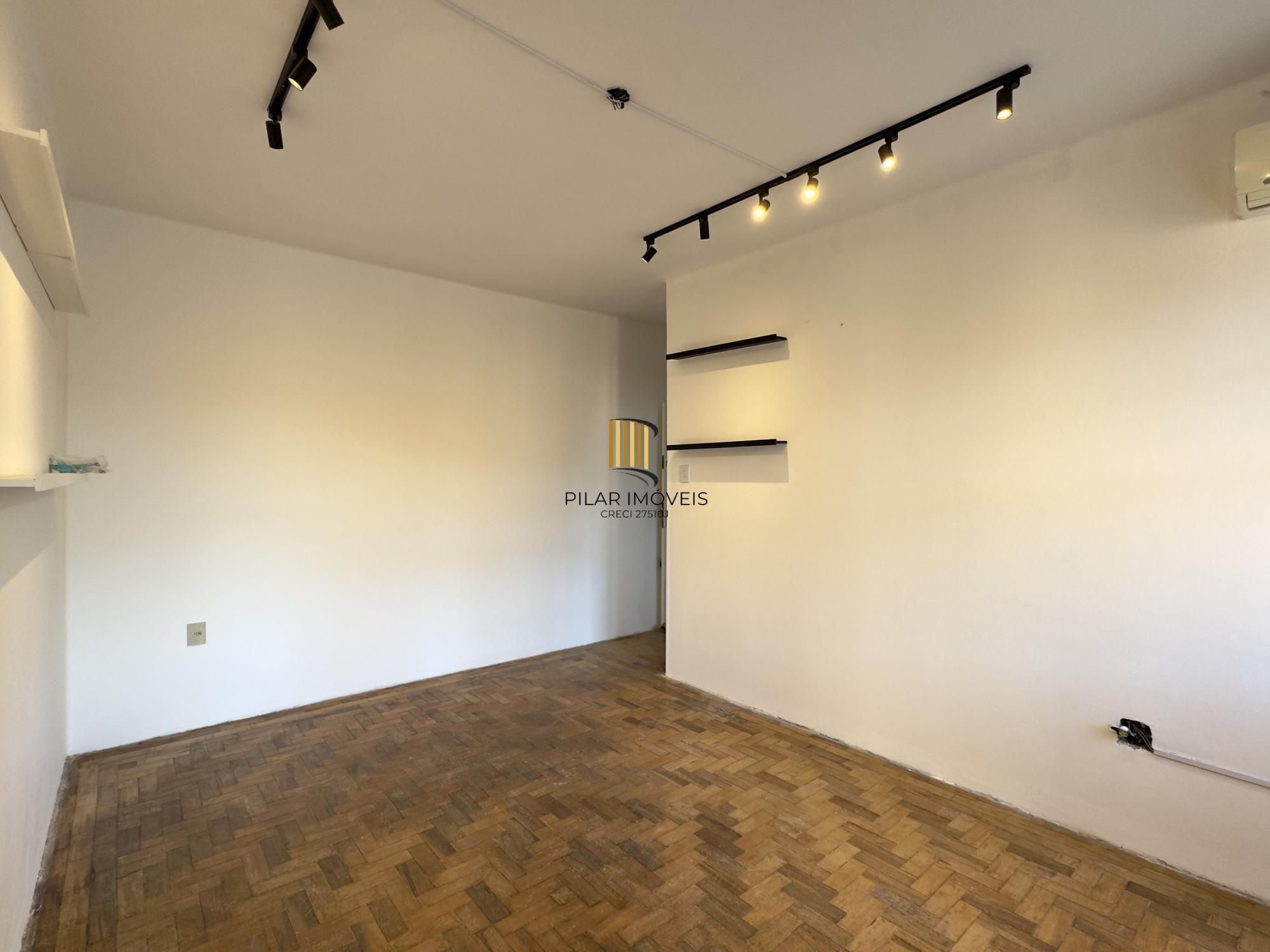 Apartamento reformado de 68m², 2 dormitórios no bairro Praia de Belas