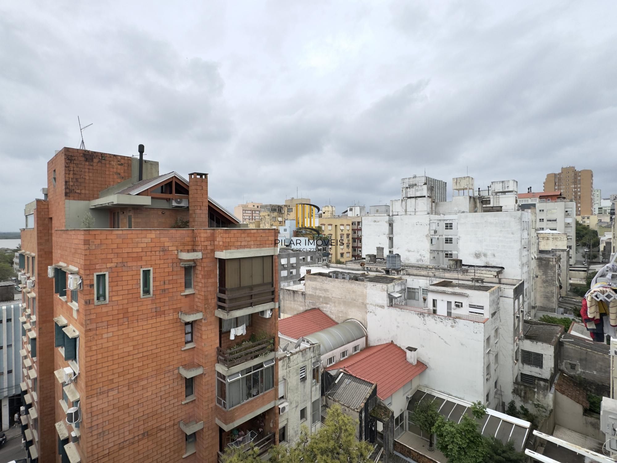 Apartamento 2 dormitório com dependência e vaga de garagem no Centro Histórico