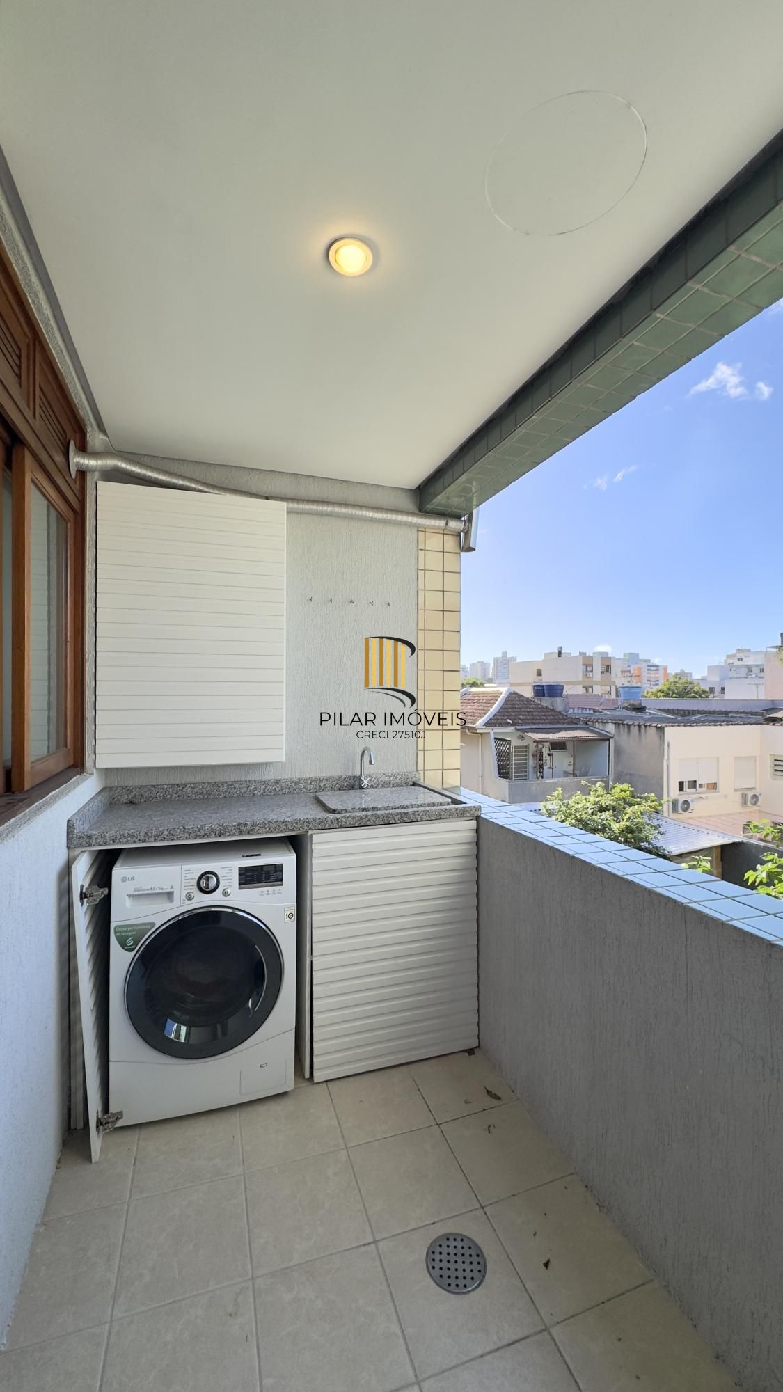 APARTAMENTO 1 DORMITÓRIO COM VAGA DE GARAGEM NO BAIRRO SANTANA