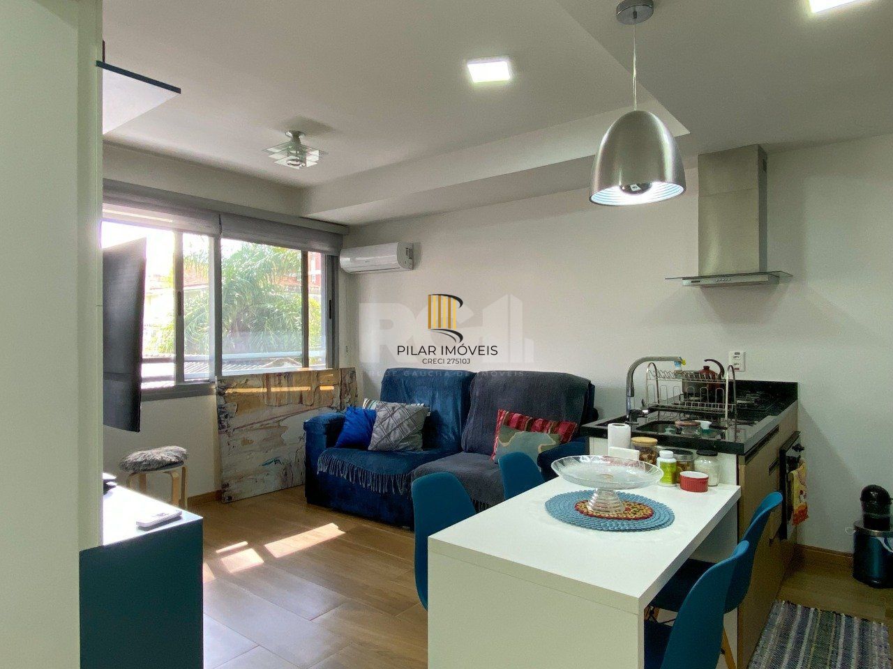 Apartamento em prédio premiado, totalmente montado, no miolo do Menino Deus